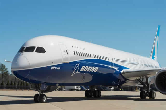Boeing 787-10 Dreamliner ... front view